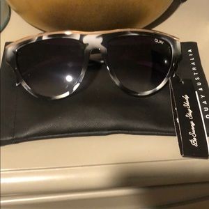 Quay sunglasses gray camouflage